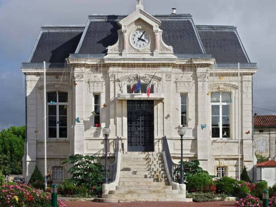 Mairie de La Couronne, Charente, Nouvelle-Aquitaine, France.