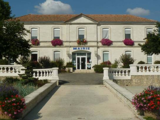 Mairie de Mornac, Charente, Nouvelle-Aquitaine, France.