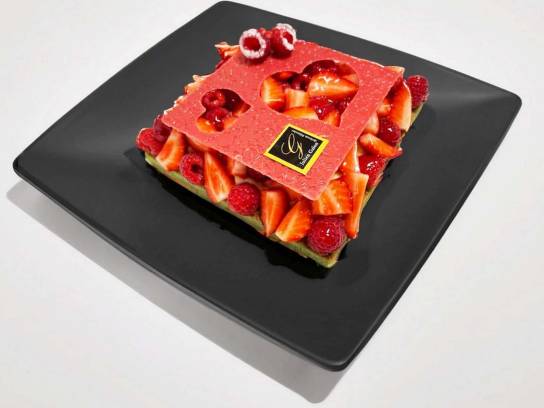 Julien Galon - Un gâteau au fraises - Angoulême, Charente, Nouvelle-Aquitaine, France.