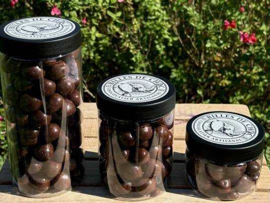 Billes de Choc - Pots de billes noisettes chocolat - Asnières-sur-Nouère, Charente, Nouvelle-Aquitaine, France.