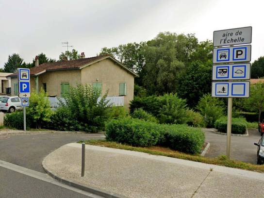 Aire d'accueil pour camping-cars de Dignac, Charente, Nouvelle-Aquitaine, France.