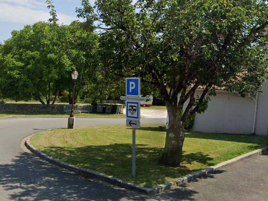 Aire d'accueil pour camping-cars de Mouthiers-sur-Boëme, Charente, Nouvelle-Aquitaine, France.