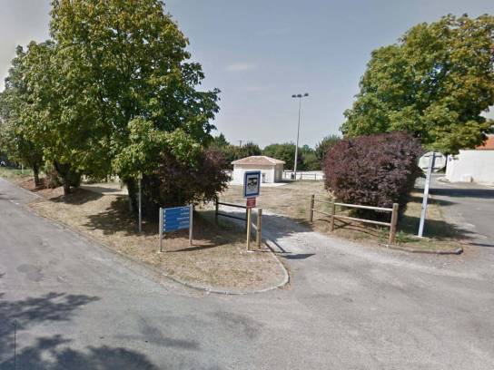 Aire d'accueil pour camping-cars de Sers, Charente, Nouvelle-Aquitaine, France.