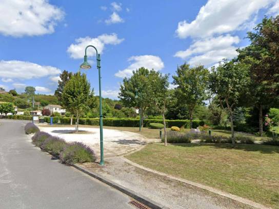 Aire d'accueil pour camping-cars de Vœuil-et-Giget, Charente, Nouvelle-Aquitaine, France.