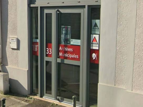 Porte d'entrée des Archives municipales d'Angoulême, Charente, Nouvelle-Aquitaine, France.