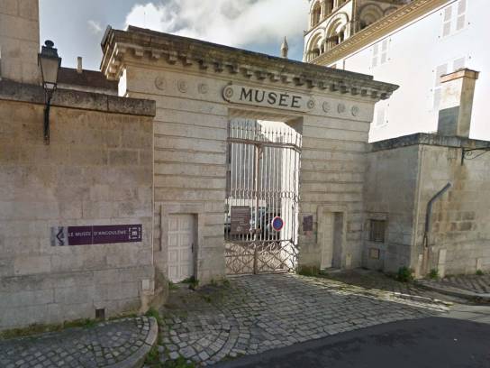 Portail du Musée d'Angoulême, Charente, Nouvelle-Aquitaine, France.