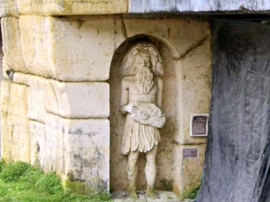 Sculpture "Festina Lente" de Mathieu Perié - Voeuil-et-Giget, Charente, Nouvelle-Aquitaine, France.