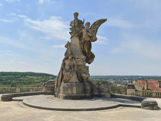 Monument (1897) à Sadi Carnot par Raoul Verlet. Rempart Desaix, Angoulême, Charente, Nouvelle-Aquitaine, France.