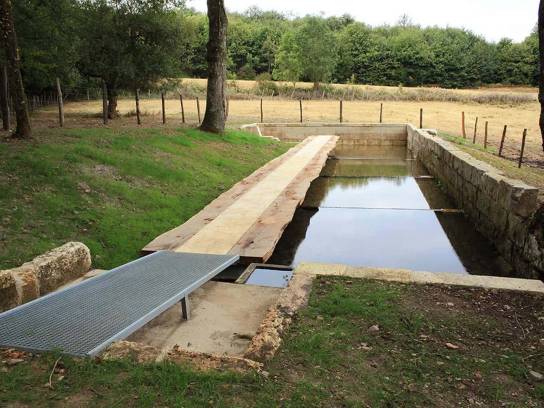 La Source - La Voir Et L'entendre de Christophe Gonnet et George Trakas - Dignac, Charente, Nouvelle-Aquitaine, France.