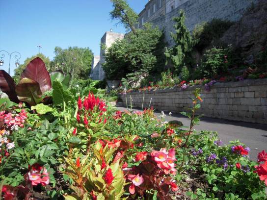 Le Jardin Vert : entrée principale au pied du rempart - Angoulême, Charente, Nouvelle-Aquitaine, France.
