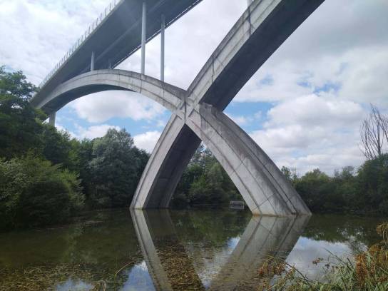 Viaduc de l'Anguienne - Croisée des arcs tombants sur l'Anguienne - Soyaux, Charente, Nouvelle-Aquitaine, France.