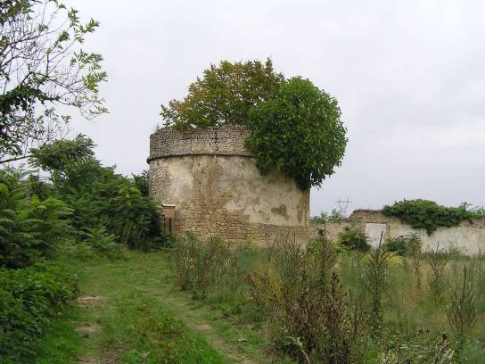 Château de l'Oisellerie : ancien pigeonnier - Saint-Michel, Charente, Nouvelle-Aquitaine, France.