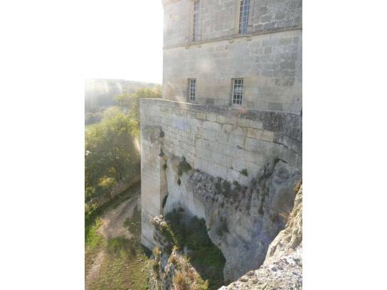 Château de la Tranchade : l'extrémité est de l'aile sud, surplombant la vallée - Garat, Charente, Nouvelle-Aquitaine, France.