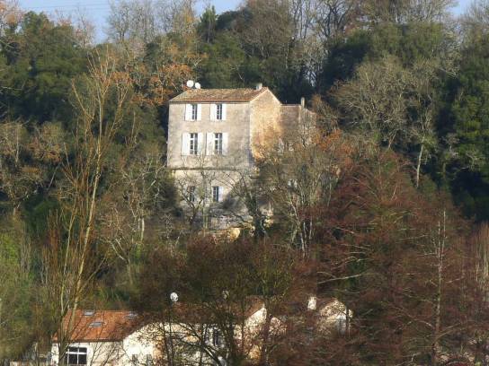 Château du Diable vu de la vallée des Eaux-Claires - Puymoyen, Charente, Nouvelle-Aquitaine, France.