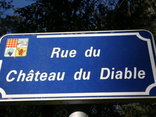 Château du Diable : panneau "Rue du Château du Diable" - Puymoyen, Charente, Nouvelle-Aquitaine, France.
