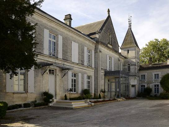 Entrée du château de Fléac, Charente, Nouvelle-Aquitaine, France.
