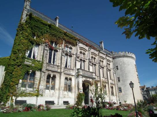 Hôtel de Ville : l'aile sud - Angoulême, Charente, Nouvelle-Aquitaine, France.