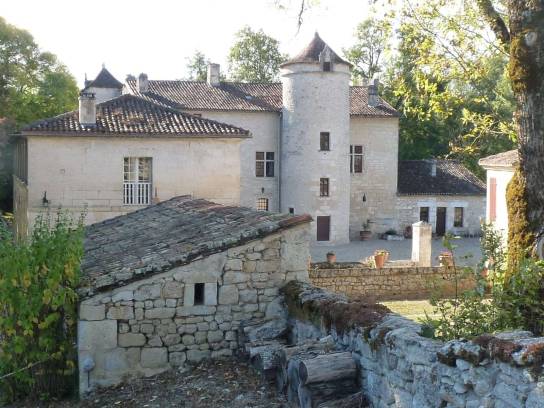 Logis de Forge : façade est - Mouthiers-sur-Boëme, Charente, Nouvelle-Aquitaine, France.