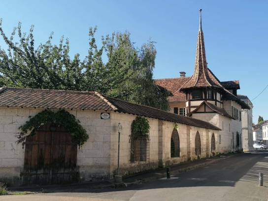 Maison Alsacienne - Vue du quai de la Charente - Angoulême, Charente, Nouvelle-Aquitaine, France.