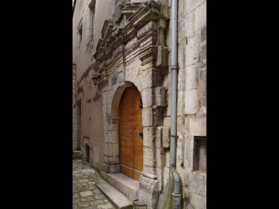 Porte ancienne (17ᵉ siècle) 59 rue du Minage, Angoulême, Charente, Nouvelle-Aquitaine, France.
