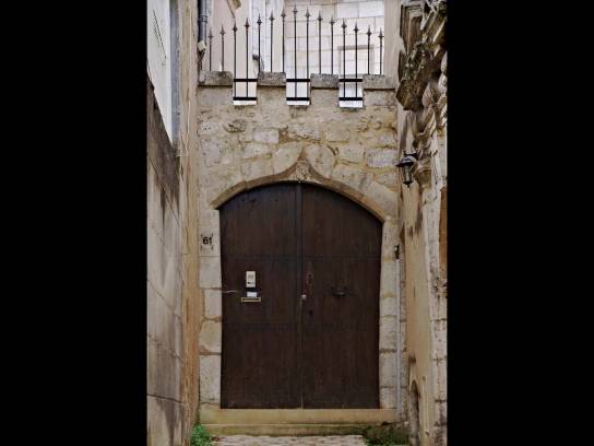 Porte ancienne (16ᵉ siècle) 61 rue du Minage, Angoulême, Charente, Nouvelle-Aquitaine, France.