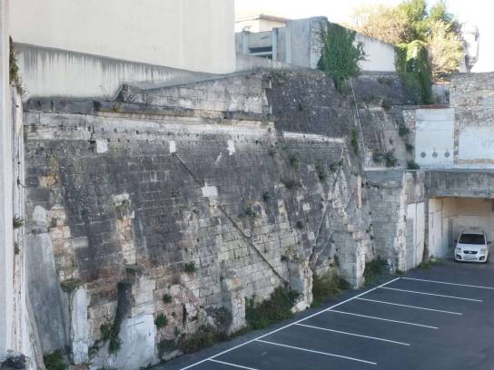 Enceinte d'Épernon au nord de l'impasse d'Austerlitz (échauguette visible à droite) - Angoulême, Charente, Nouvelle-Aquitaine, France.