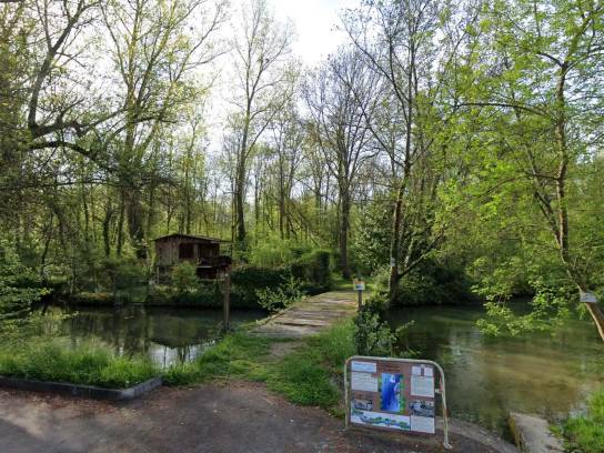 Accès à l'Île des Elias - Ruelle-sur-Touvre, Charente, Nouvelle-Aquitaine, France.