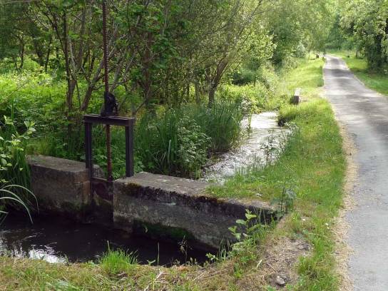 L'Échelle au pied du hameau de Roche à Sers, Charente, Nouvelle-Aquitaine, France.
