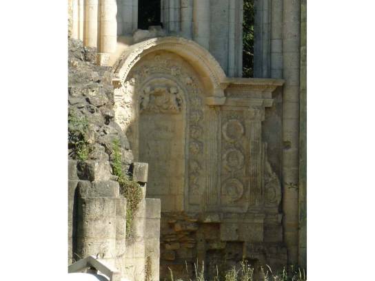 Ancienne abbaye Notre-Dame de la Couronne : les ruines - La Couronne, Charente, Nouvelle-Aquitaine, France.