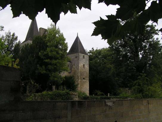 Ancienne abbaye Notre-Dame de la Couronne : bâtiments monastiques - La Couronne, Charente, Nouvelle-Aquitaine, France.