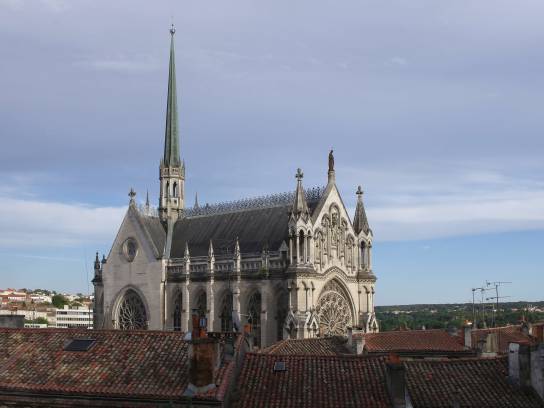 Église Notre-Dame d'Obézine : vue depuis le nord-ouest - Angoulême, Charente, Nouvelle-Aquitaine, France.