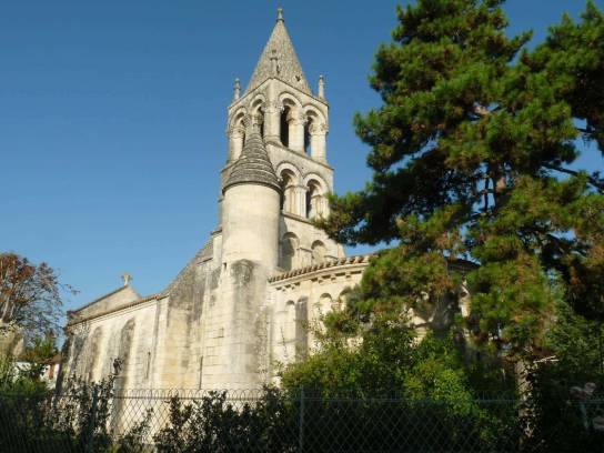 Église Notre-Dame : ensemble sud est - Trois-Palis, Charente, Nouvelle-Aquitaine, France.