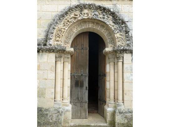 Église Notre-Dame : le portail - Trois-Palis, Charente, Nouvelle-Aquitaine, France.