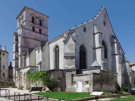 Église Saint-André : le clocher et le chevet - Angoulême, Charente, Nouvelle-Aquitaine, France.