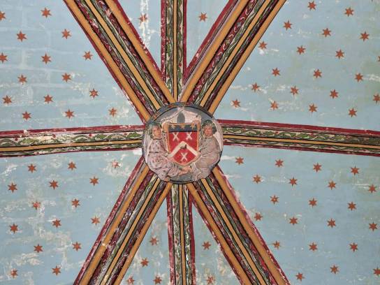 Église Saint-André : plafond et clé de voûte de la chapelle Saint-Joseph (19e siècle) - Angoulême, Charente, Nouvelle-Aquitaine, France.