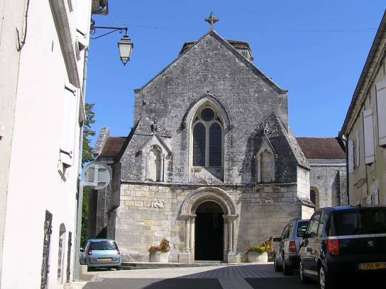Église Saint-Hilaire : la façade - Mouthiers-sur-Boëme, Charente, Nouvelle-Aquitaine, France.
