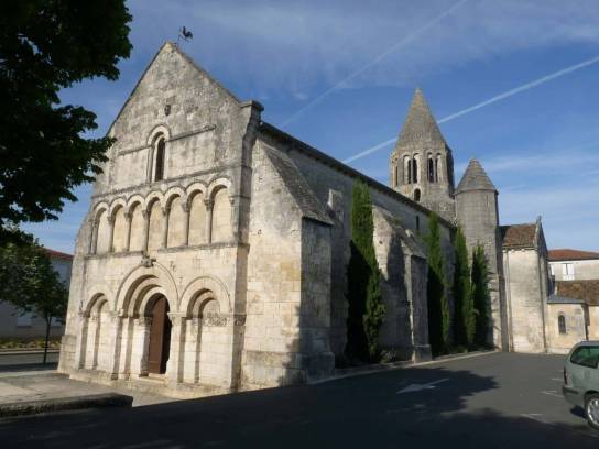 Église Saint-Jean-Baptiste - La Couronne, Charente, Nouvelle-Aquitaine, France.