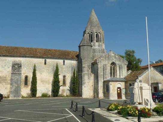 Église Saint-Jean-Baptiste - La Couronne, Charente, Nouvelle-Aquitaine, France.