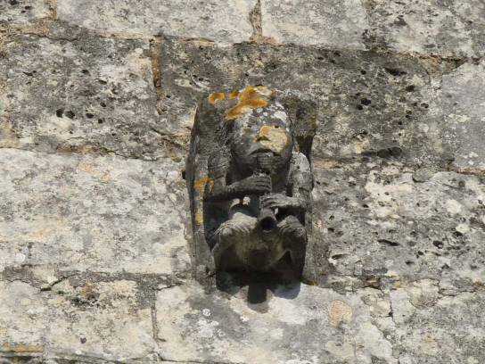 Église Saint-Jean-Baptiste : détail sur la façade - La Couronne, Charente, Nouvelle-Aquitaine, France.