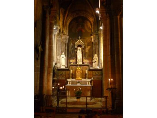 Église Saint-Martial : chapelle latérale nord dédiée à la Vierge, ainsi que la peinture monumentale en arrière plan représentant le Couronnement de la Vierge - Angoulême, Charente, Nouvelle-Aquitaine, France.
