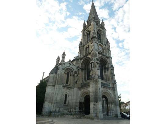 Église Saint-Martial : le clocher-porche vu du sud-est - Angoulême, Charente, Nouvelle-Aquitaine, France.