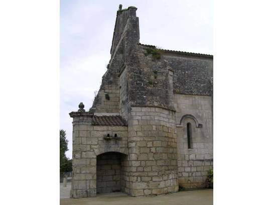 Église Saint-Orient : un pigeonnier - Sireuil, Charente, Nouvelle-Aquitaine, France.