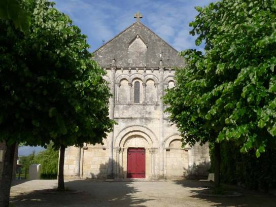Église Saint-Pierre : la façade - Linars, Charente, Nouvelle-Aquitaine, France.
