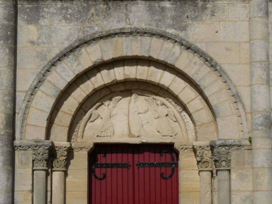Église Saint-Pierre : le portail - Linars, Charente, Nouvelle-Aquitaine, France.