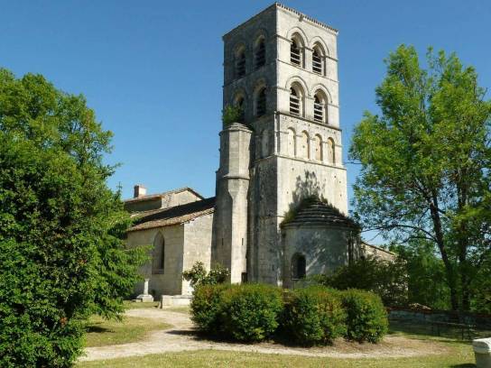 Église Saint-Pierre - Sers, Charente, Nouvelle-Aquitaine, France.