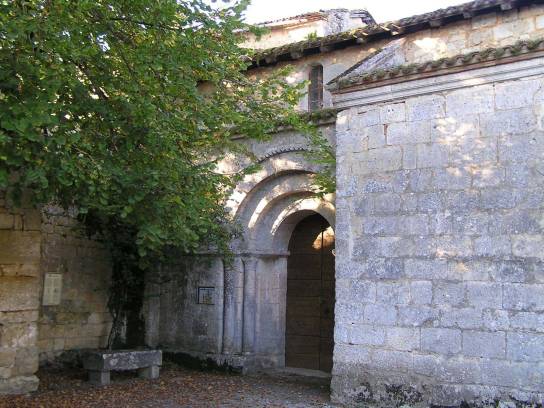 Église Saint-Pierre : l'entrée - Sers, Charente, Nouvelle-Aquitaine, France.