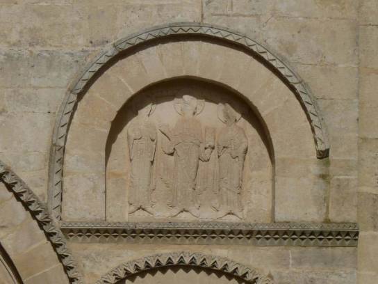 Église Saint-Saturnin : détail à droite du portail - Saint-Saturnin, Charente, Nouvelle-Aquitaine, France.