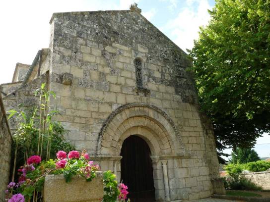 Église Saint-Vincent : la façade - Puymoyen, Charente, Nouvelle-Aquitaine, France.