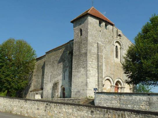 Église Sainte-Madeleine : vue du nord-ouest - Touvre, Charente, Nouvelle-Aquitaine, France.