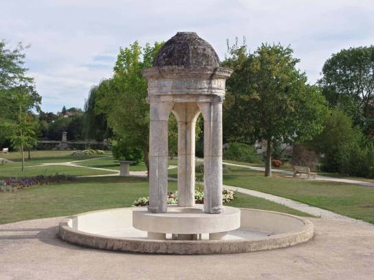 Fontaine dite de François 1er (16e siècle) - Ruelle-sur-Touvre, Charente, Nouvelle-Aquitaine, France.